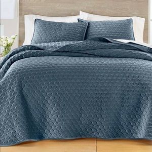 Brand New Feather Velvet Quilt Queen Size Blanket